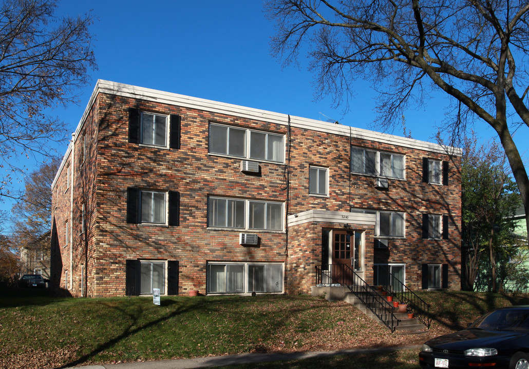 3240 Aldrich Ave S in Minneapolis, MN - Building Photo