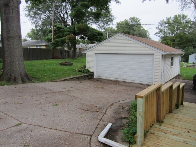 1928 North Oak St in Bettendorf, IA - Building Photo - Building Photo