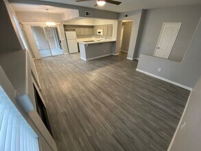 7716 Constanso Ave in Las Vegas, NV - Foto de edificio - Building Photo