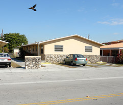 87-95 W 26th St in Hialeah, FL - Building Photo