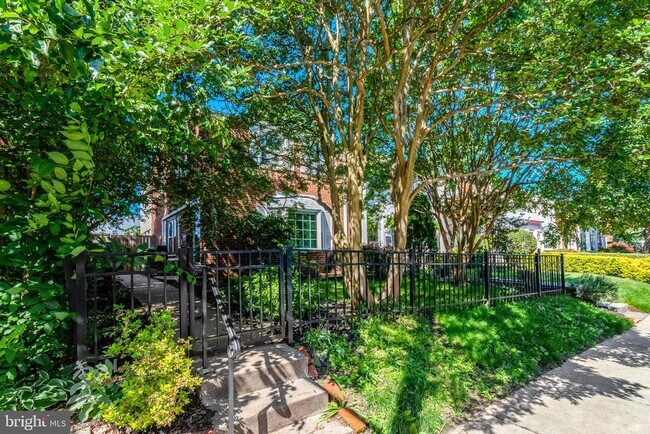1600 Woodbine St in Alexandria, VA - Building Photo - Building Photo