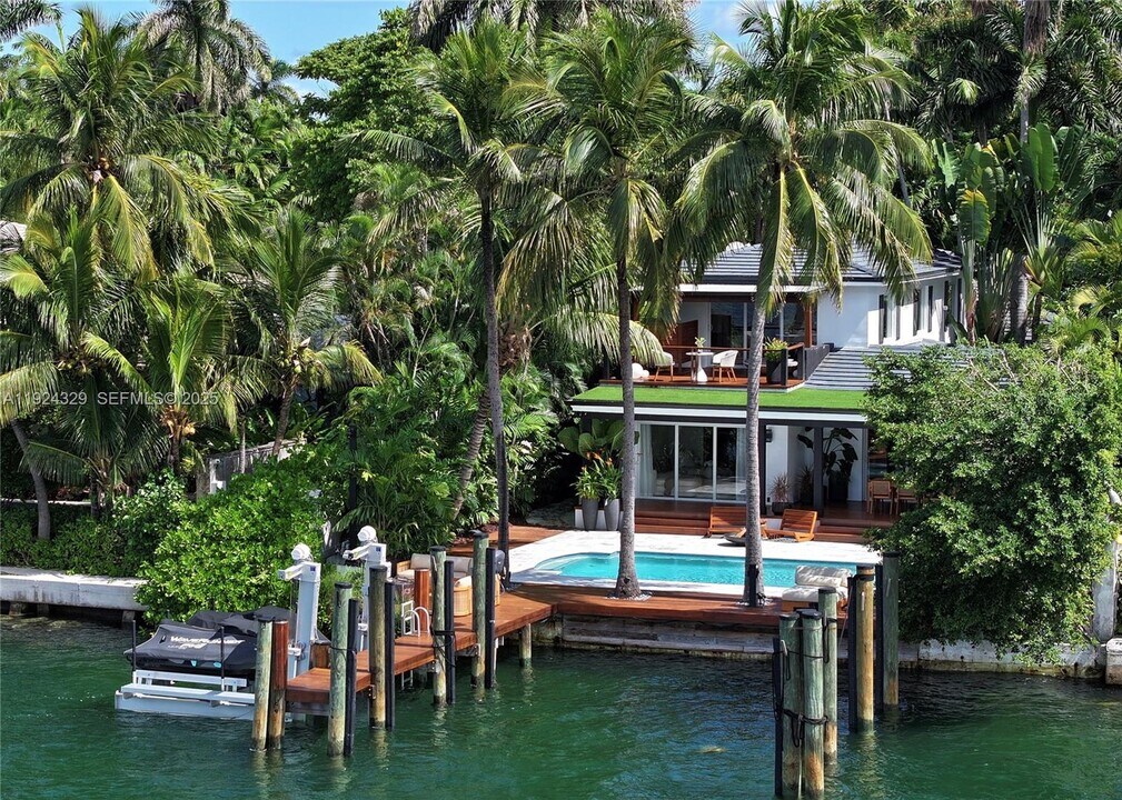 244 W San Marino Dr in Miami Beach, FL - Building Photo