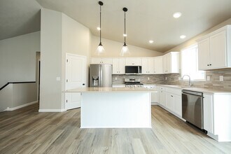 5940 S Coneflower Ave in Sioux Falls, SD - Building Photo - Building Photo