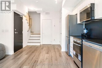 871-871 Sheppard Ave W in Toronto, ON - Building Photo - Building Photo