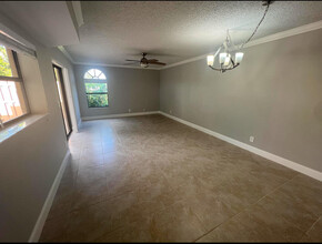 3975 Village Dr in Delray Beach, FL - Building Photo - Building Photo