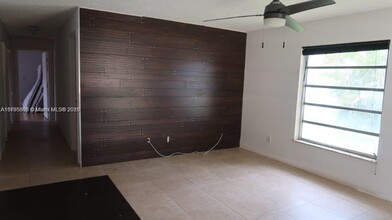 3658 E Bell Dr in Davie, FL - Building Photo - Building Photo