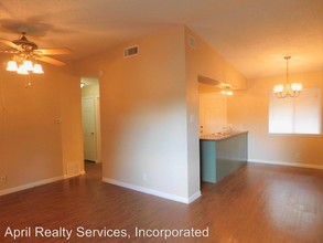 8902 Little Walnut Pkwy in Austin, TX - Foto de edificio - Building Photo