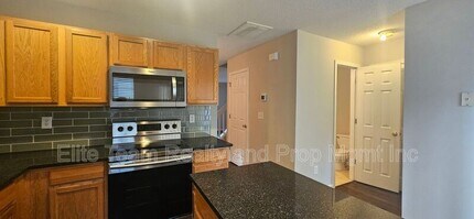 6807 Juniper Tree St in Charlotte, NC - Building Photo - Building Photo