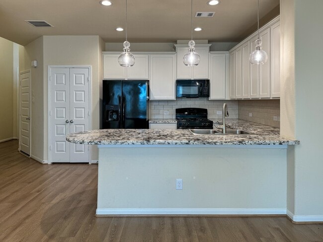 5541 Evanston Ln in Pasadena, TX - Building Photo - Building Photo