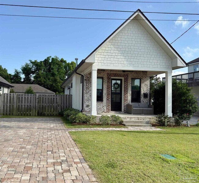 property at 1205 E Scott St