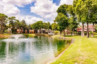 Timberlake Apartments in Sarasota, FL - Foto de edificio - Building Photo