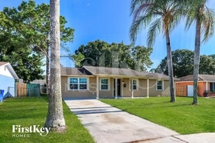 7910 Woodgrove Cir in Tampa, FL - Building Photo