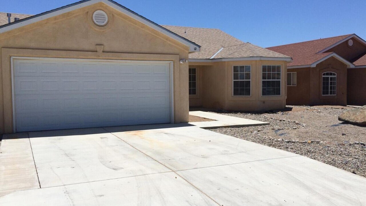 12 Rosa Ave in Los Lunas, NM - Building Photo