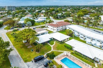 2757 NE 29th Ave in Lighthouse Point, FL - Building Photo - Building Photo