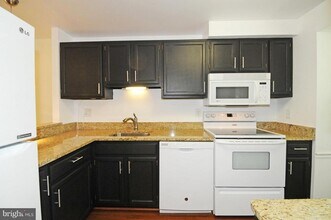 11905 Crosswind Ct in Reston, VA - Building Photo - Building Photo