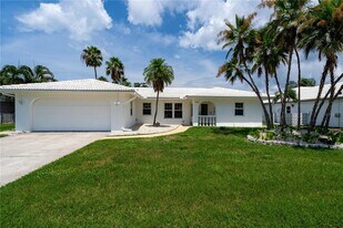 7354 Biltmore Dr in Sarasota, FL - Building Photo