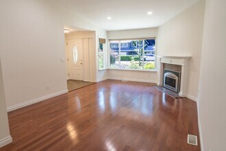 25218 SE 31st Pl in Sammamish, WA - Foto de edificio - Building Photo