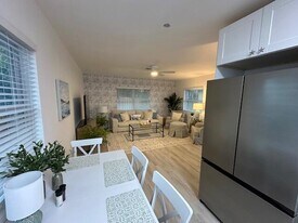 522 Eastwind Dr in North Palm Beach, FL - Building Photo