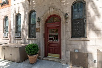 237 E 54th St in New York, NY - Building Photo - Building Photo