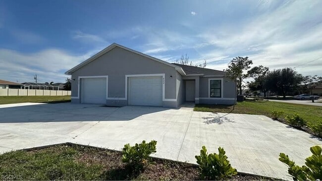 604 SE 8th Terrace in Cape Coral, FL - Building Photo - Building Photo