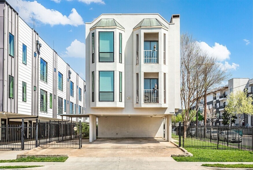 2002 N Fitzhugh Ave, Unit 1 in Dallas, TX - Building Photo