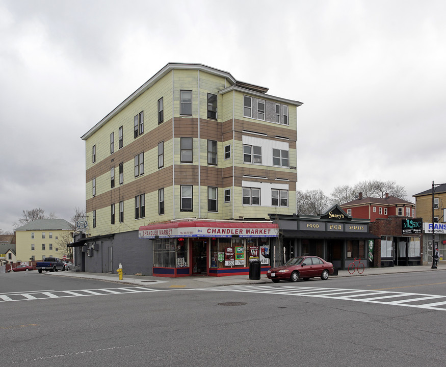 216 Chandler St in Worcester, MA - Building Photo