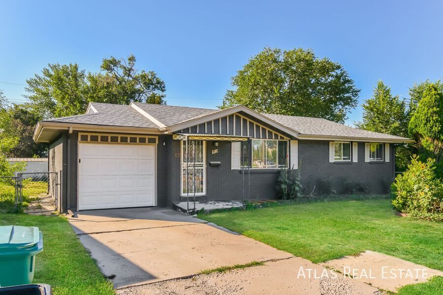 49 S Roosevelt St in Colorado Springs, CO - Building Photo