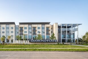Diamond Flats in Carrollton, TX - Building Photo