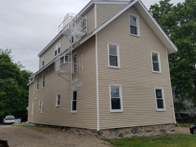 68 Pearl St, Unit B in Middleboro, MA - Building Photo - Building Photo