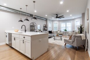 2641 W Carmen Ave, Unit 3 in Chicago, IL - Building Photo