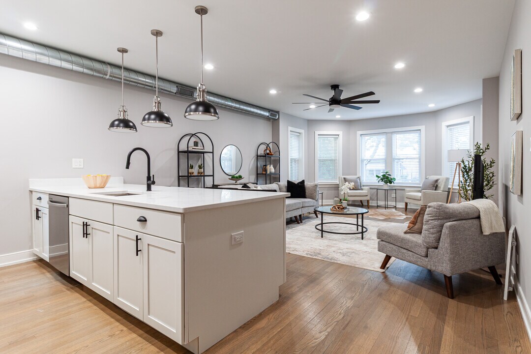 2641 W Carmen Ave, Unit 3 in Chicago, IL - Building Photo