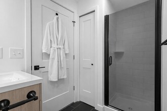 Cranbrook Centre - Southfield, MI in Southfield, MI - Foto de edificio - Building Photo