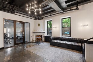 5722 N Winthrop Ave, Unit 511 in Chicago, IL - Building Photo