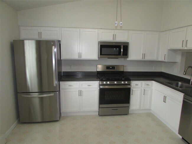 1 Walnut Ct in Fishkill, NY - Building Photo - Building Photo
