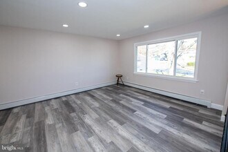 710 W Callowhill St in Perkasie, PA - Building Photo - Building Photo