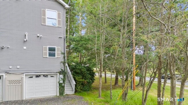 815 S Pine Creek Rd in Fairfield, CT - Building Photo - Building Photo