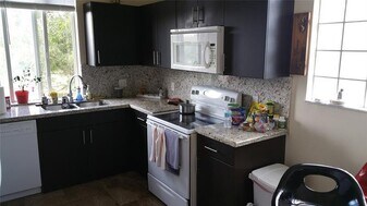 6984 SW 39th St in Davie, FL - Building Photo