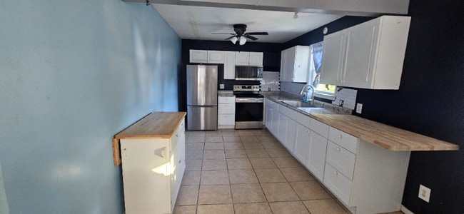 4310 Garden Rd in Port Charlotte, FL - Building Photo - Building Photo