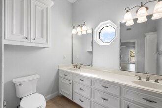 138 Isles End Rd in Tiki Island, TX - Building Photo - Building Photo