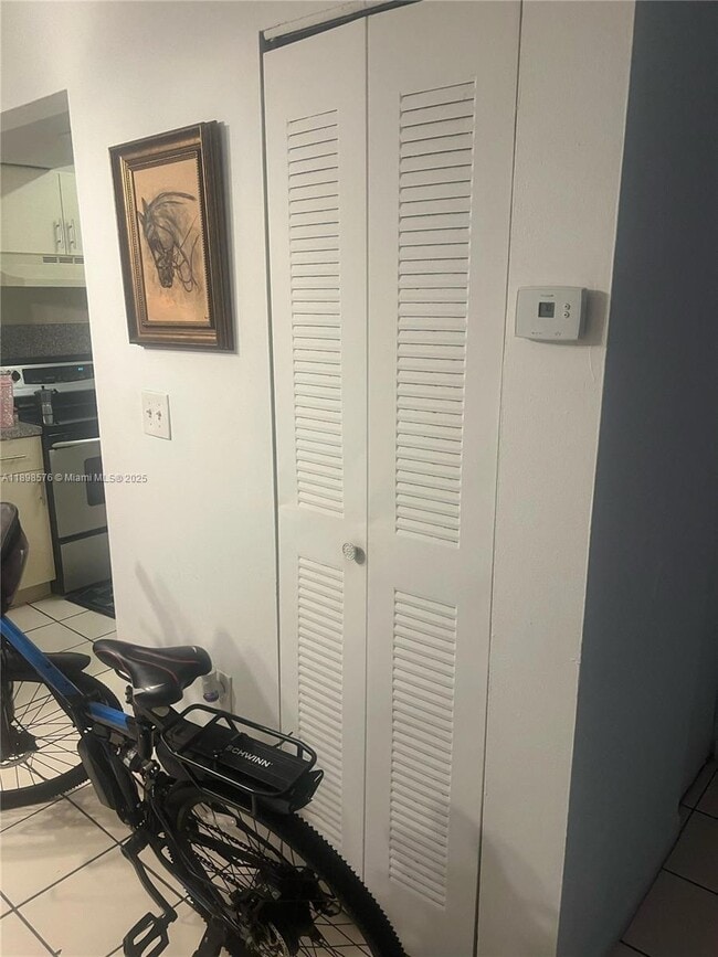 640 NW 114th Ave in Miami, FL - Building Photo - Building Photo