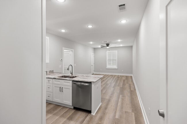 305 Okaloosa Ave in Valparaiso, FL - Building Photo - Building Photo