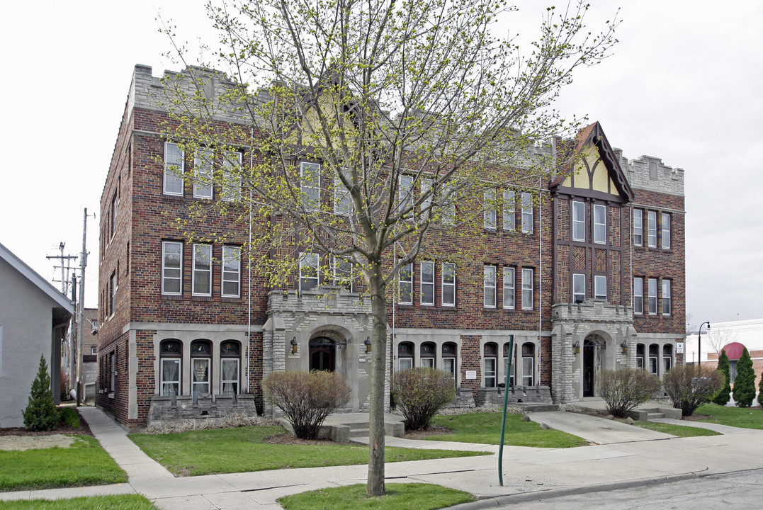 1807 E Olive St in Milwaukee, WI - Foto de edificio