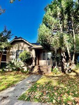 2423 D St in Sacramento, CA - Building Photo