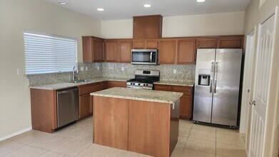 1207 Palmas Ridge in Palm Springs, CA - Building Photo - Building Photo