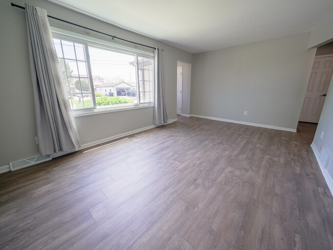8240 S Octavia Ave in Bridgeview, IL - Building Photo - Building Photo