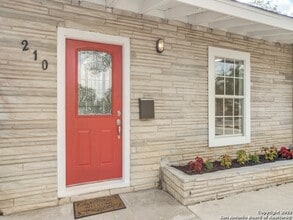 210 Venice St in San Antonio, TX - Building Photo - Building Photo