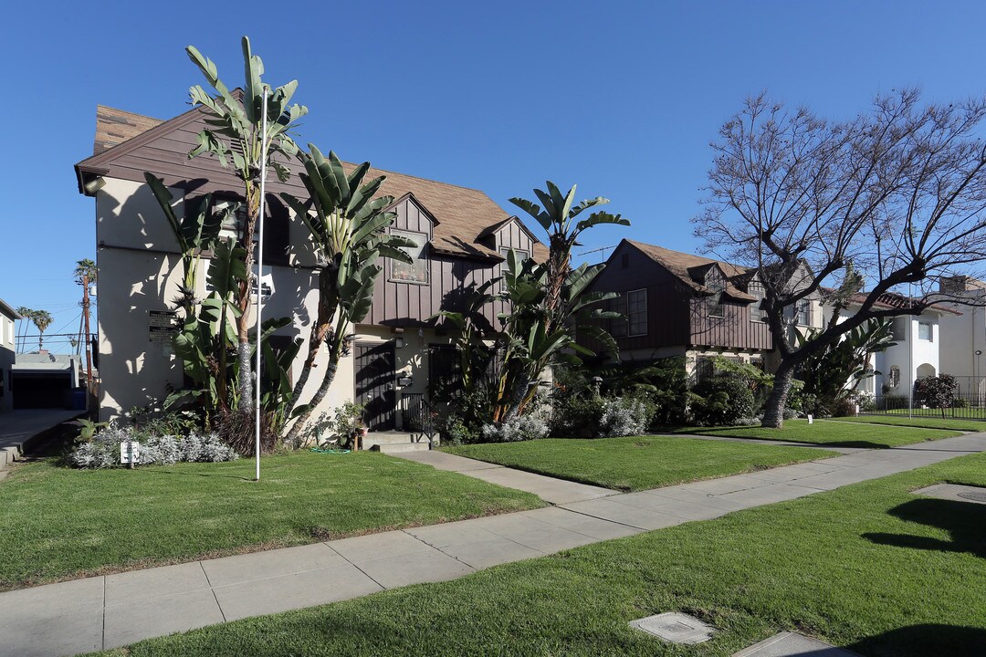 236-236 S Harvard Blvd in Los Angeles, CA - Building Photo