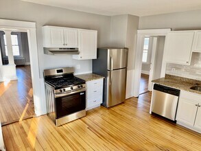 76 Rose St, Unit 3 in Bridgeport, CT - Foto de edificio - Building Photo