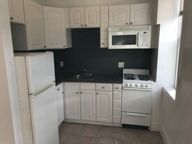 51 Kilmarnock St, Unit 12A Apartamentos