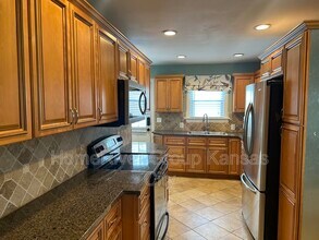 6836 Rockhill Rd in Kansas City, MO - Building Photo - Building Photo